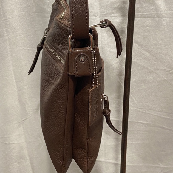 Danier Brown Leather Crossbody/Shoulder Bag – Genuine Leather Canadian Brand - Picture 9 of 12